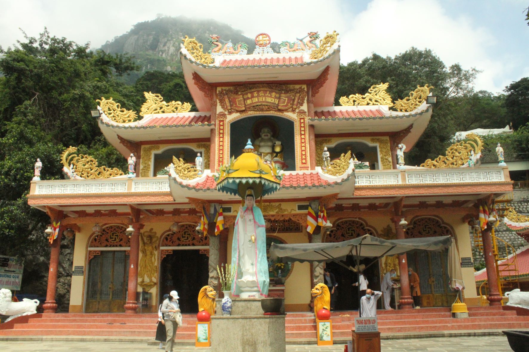 Lam Sơn Tiên Thạch Tự.