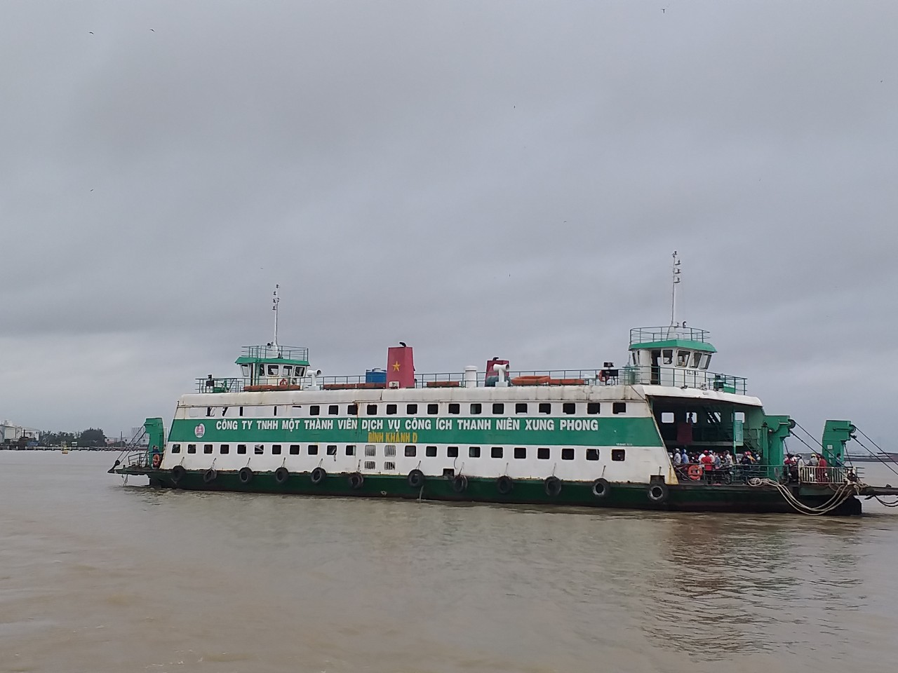 Phà Bình Khánh nối từ quận 7 qua huyện Cần Giờ.