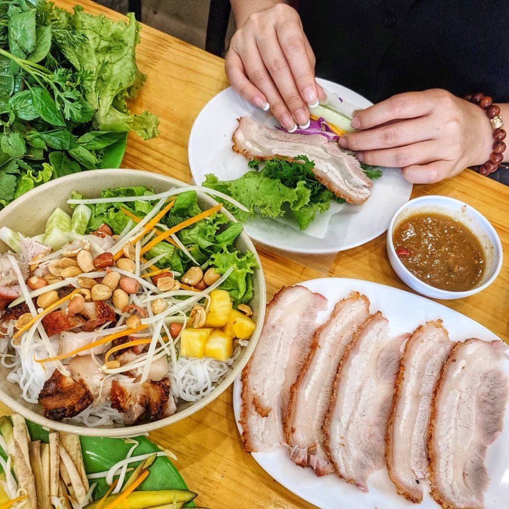 Bánh tráng cuộn thịt heo Đà Nẵng.