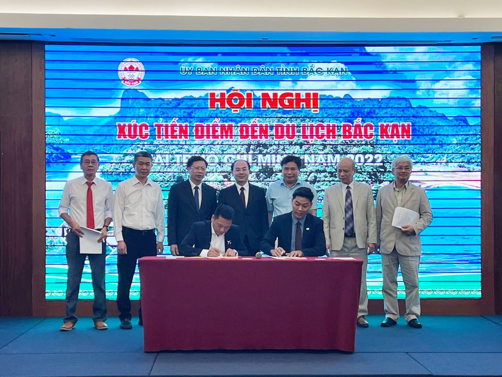 Doanh nghiệp du lịch Bắc Kạn và TP Hồ Chí Minh ký kết hợp tác.