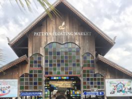Four Regions Floating Market