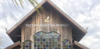 Four Regions Floating Market