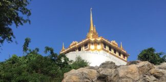 Kinh nghiệm tham quan chùa Núi Vàng Thái Lan