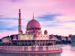 Thánh đường Hồi giáo Putra của Malaysia